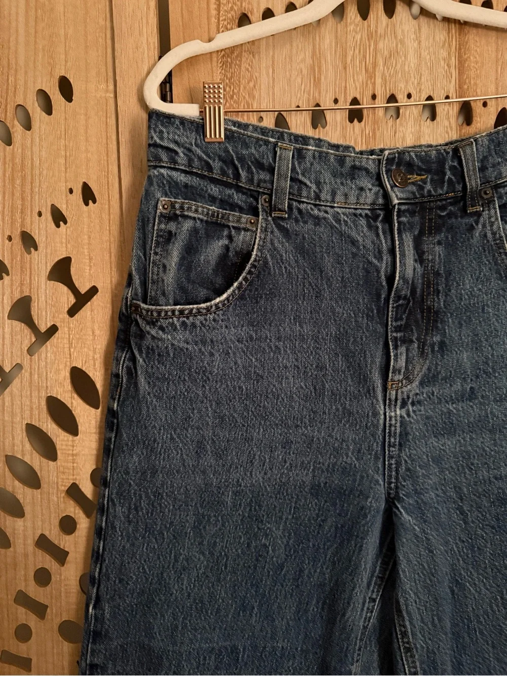 BDG Urban Outfitters Carter Jeans W29 Dark Wash Barrel Leg Raw Hem - Picture 4 of 9